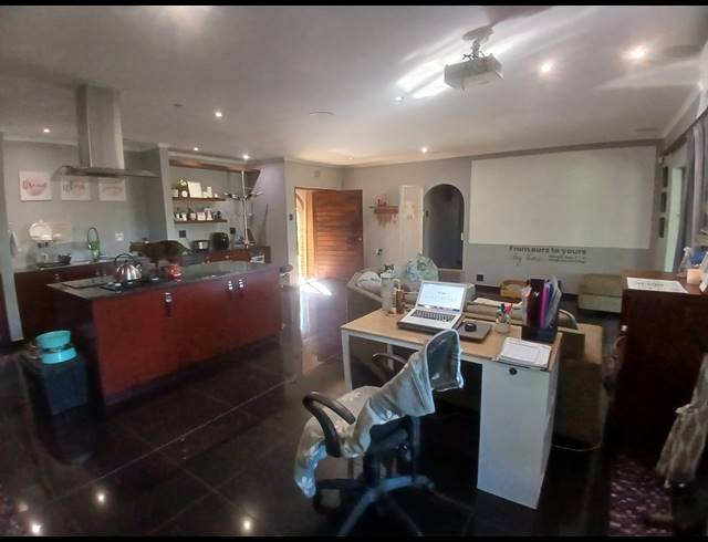 2 BEDROOM HOUSE TO LET IN WATERFALL